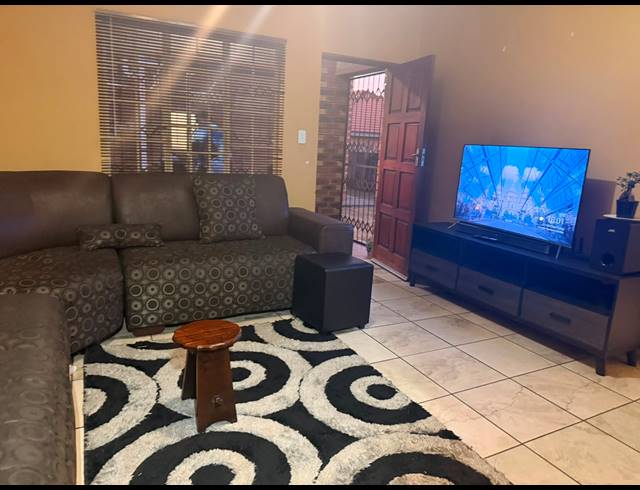 2 BEDROOM APARTMENT FOR SALE IN WATERVAL EAST
